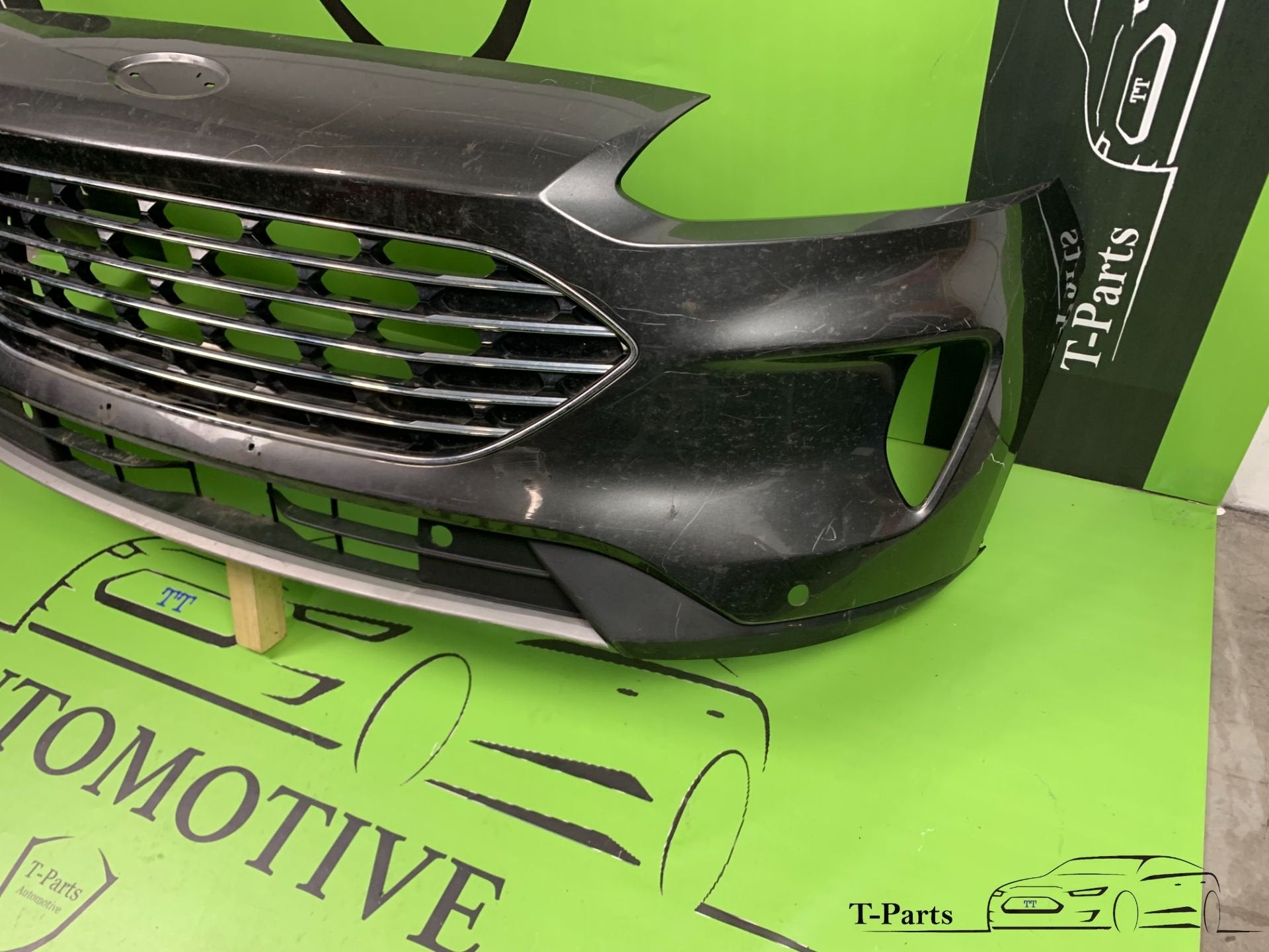 ford escape voorbumper bumper grille, Info@fabrikant.eu, Ophalen of Verzenden, Ford, Bumper