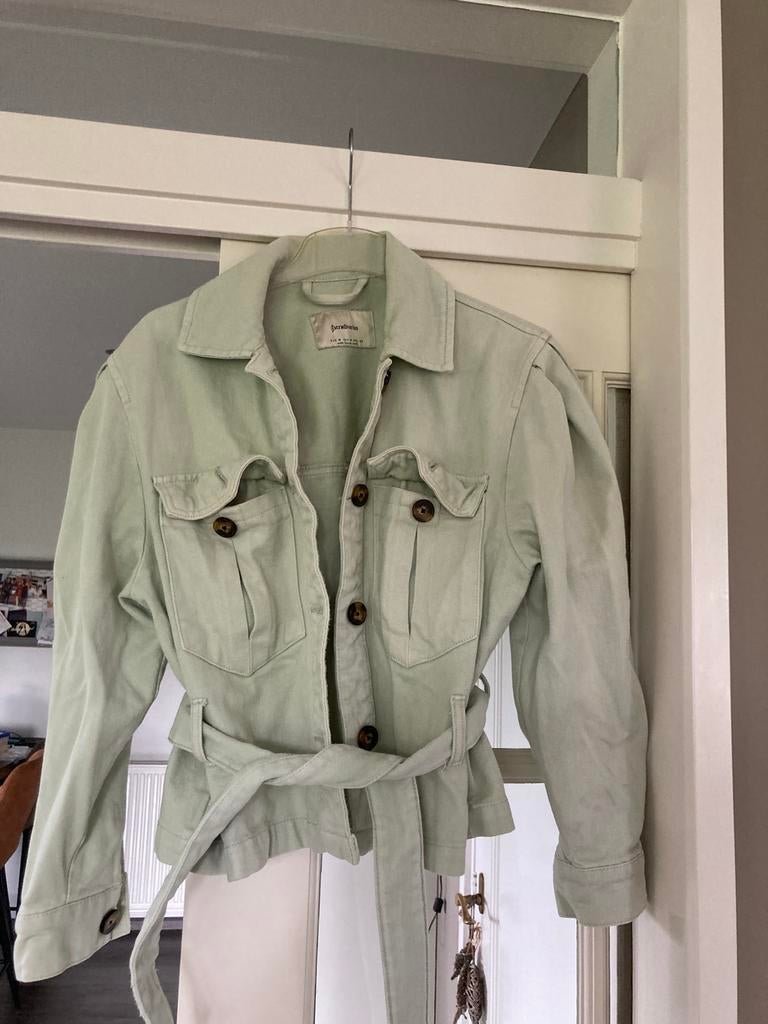 Stradivarius spijkerjack maat M, Kleding | Dames, Jassen | Zomer, Ophalen of Verzenden, Zo goed als nieuw, Maat 38/40 (M), Groen