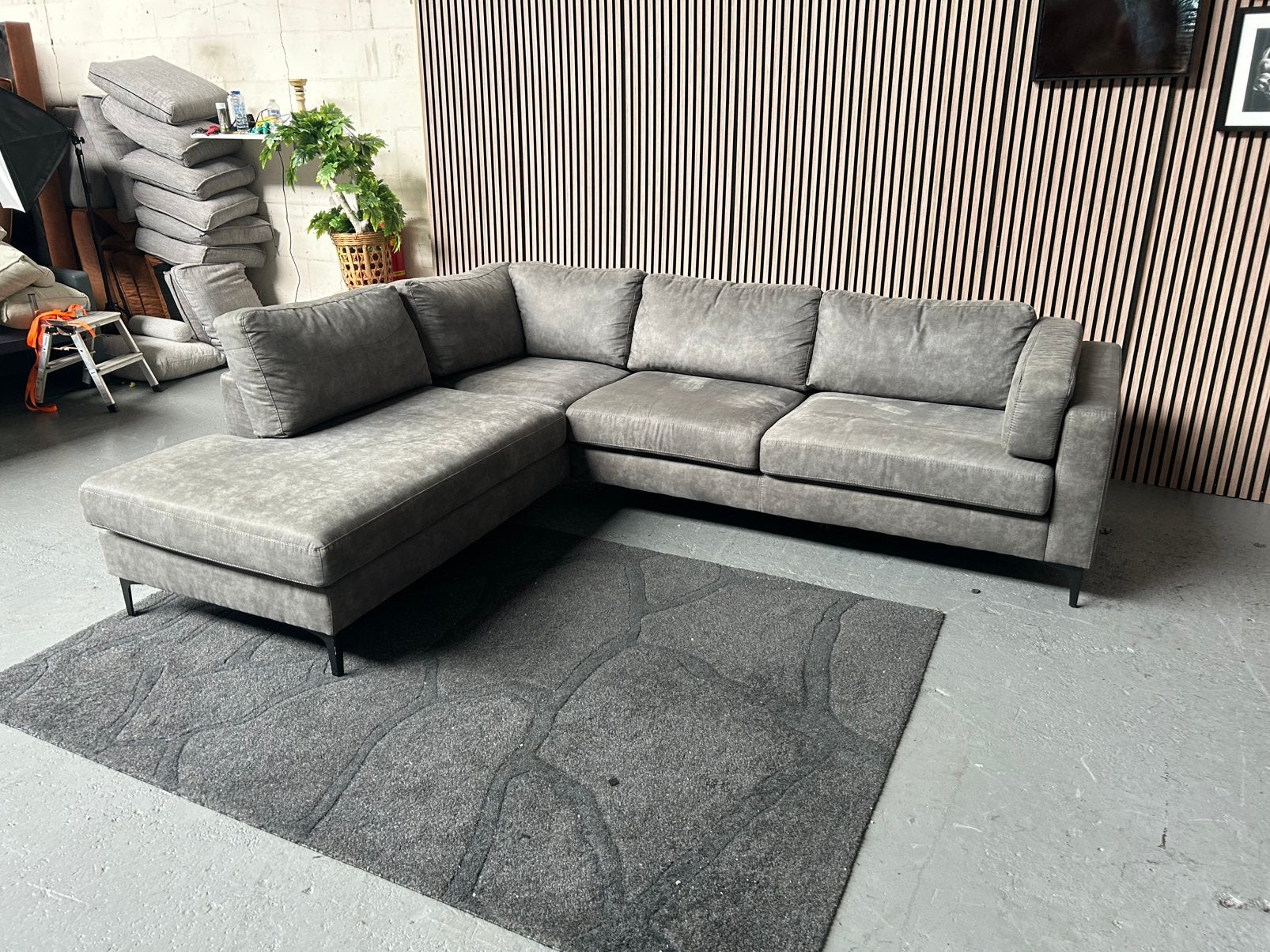 GRATIS LEVERING MICROLEDER HOEKBANK 265X213 GEREINIGD, 250 tot 300 cm, Hoekbank, Ophalen of Verzenden, Zo goed als nieuw
