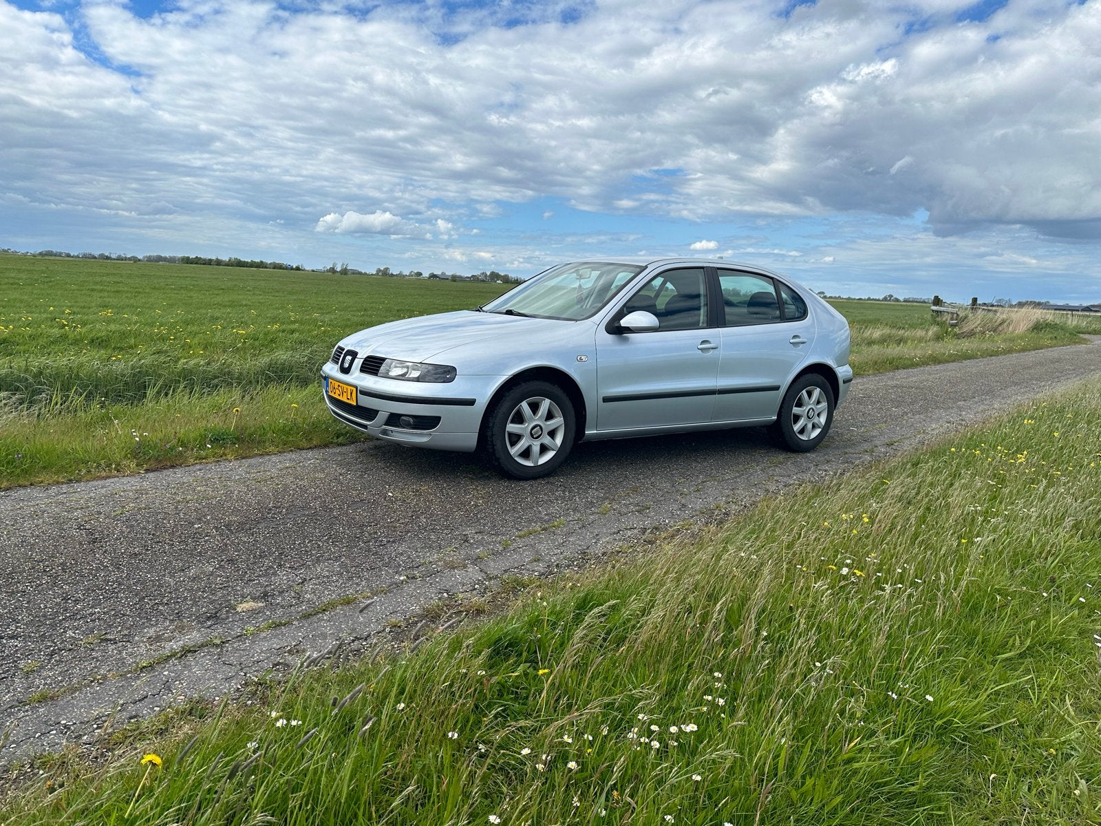 Seat Leon 1.6 16V 77KW 2006 Grijs, Auto's, Seat, Voorwielaandrijving, Stof, 4 cilinders, Leon