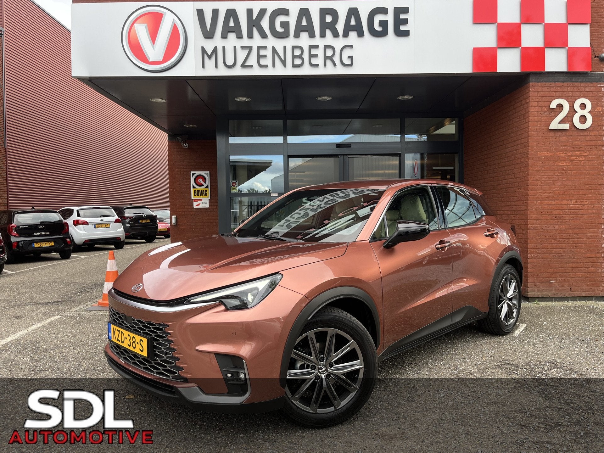 Lexus LBX 1.5 Elegant 2WD // ADAPT. CRUISE // KEYLESS // LED, Auto's, 136 pk, Gebruikt, Overige kleuren, LBX