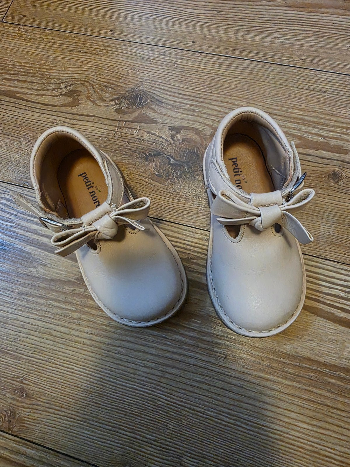 Petit Nord schoentjes met strik maat 24, Kinderen en Baby's, Kinderkleding | Schoenen en Sokken, Schoenen, Petit Nord, Zo goed als nieuw