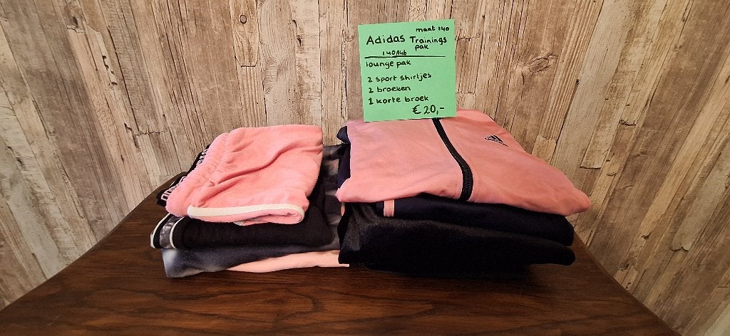 Meisjes adidas trainingspak maat 140/146  en sportkleding, Ophalen, Zo goed als nieuw, Meisje, Sport- of Zwemkleding