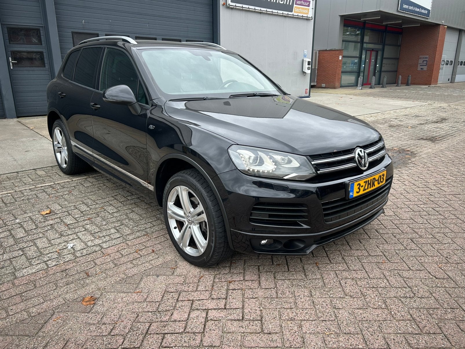 Volkswagen Touareg R LINE 3.0 V6 TDI 180KW 4M AUT 2015 Zwart, Automaat, Zwart, 255 €/maand, Zwart