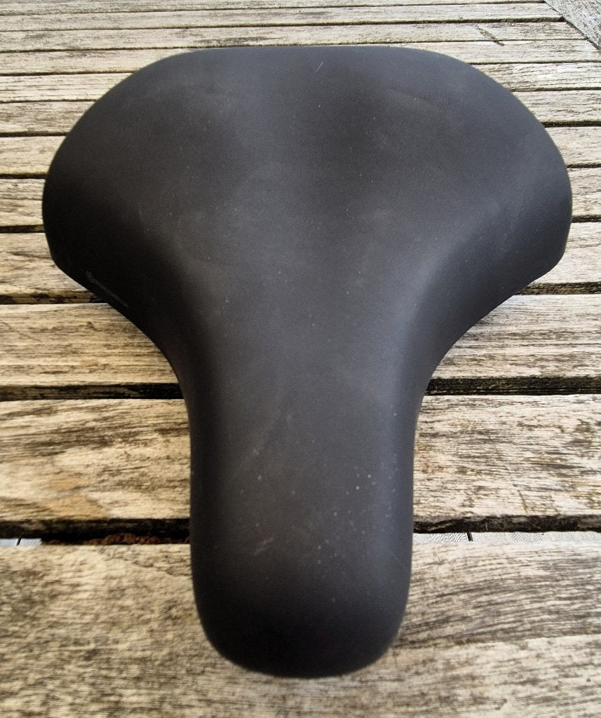 Nieuw Selle Royal Essenza+ Moderate fietszadel zwart, Fietsen en Brommers, Fietsonderdelen, Ophalen, Leer, Nieuw, Zadel