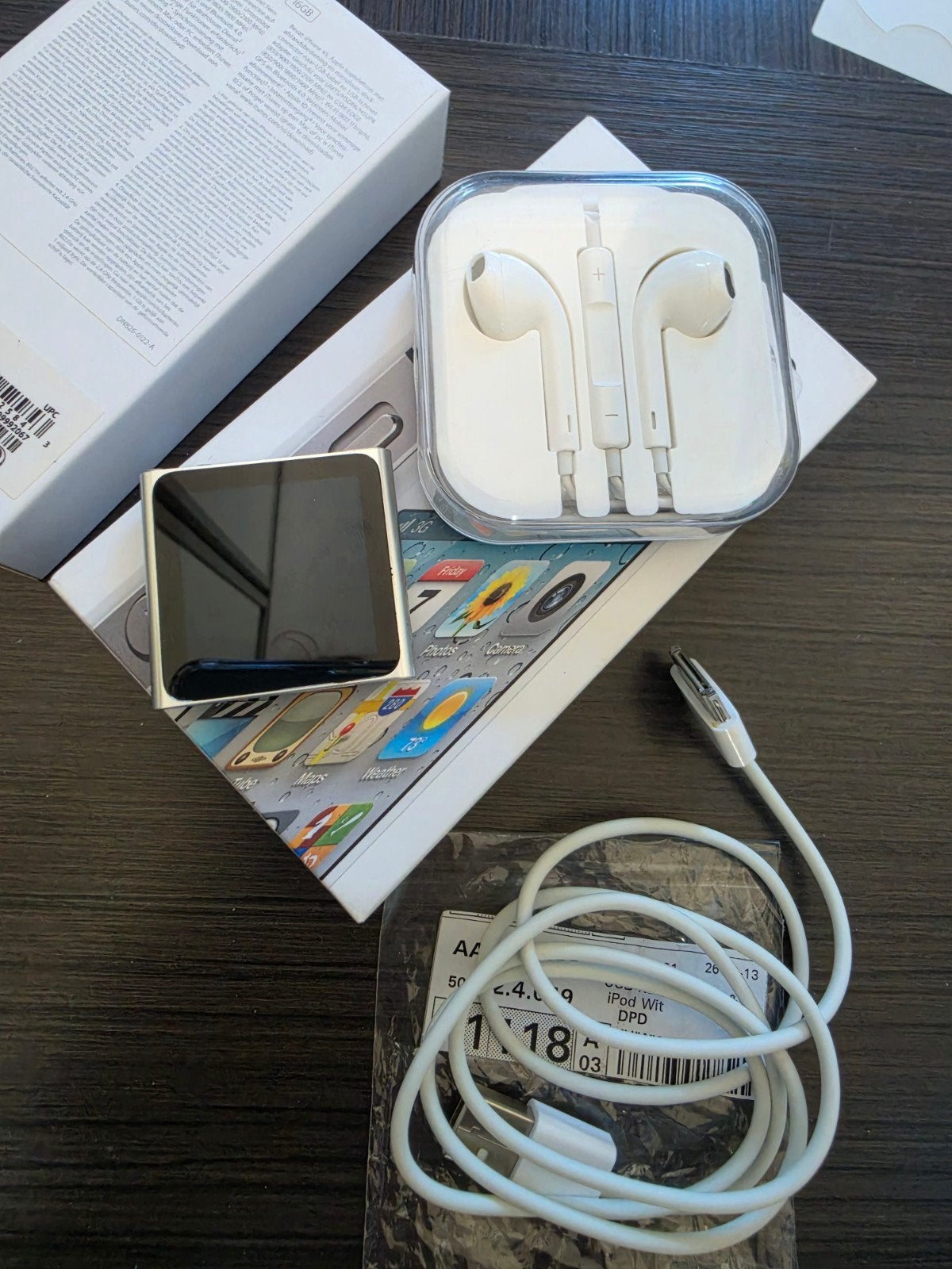 iPod Nano 6e generatie 8GB met oortjes en kabel, Audio, Tv en Foto, Mp3-spelers | Apple iPod, Ophalen of Verzenden, Zo goed als nieuw