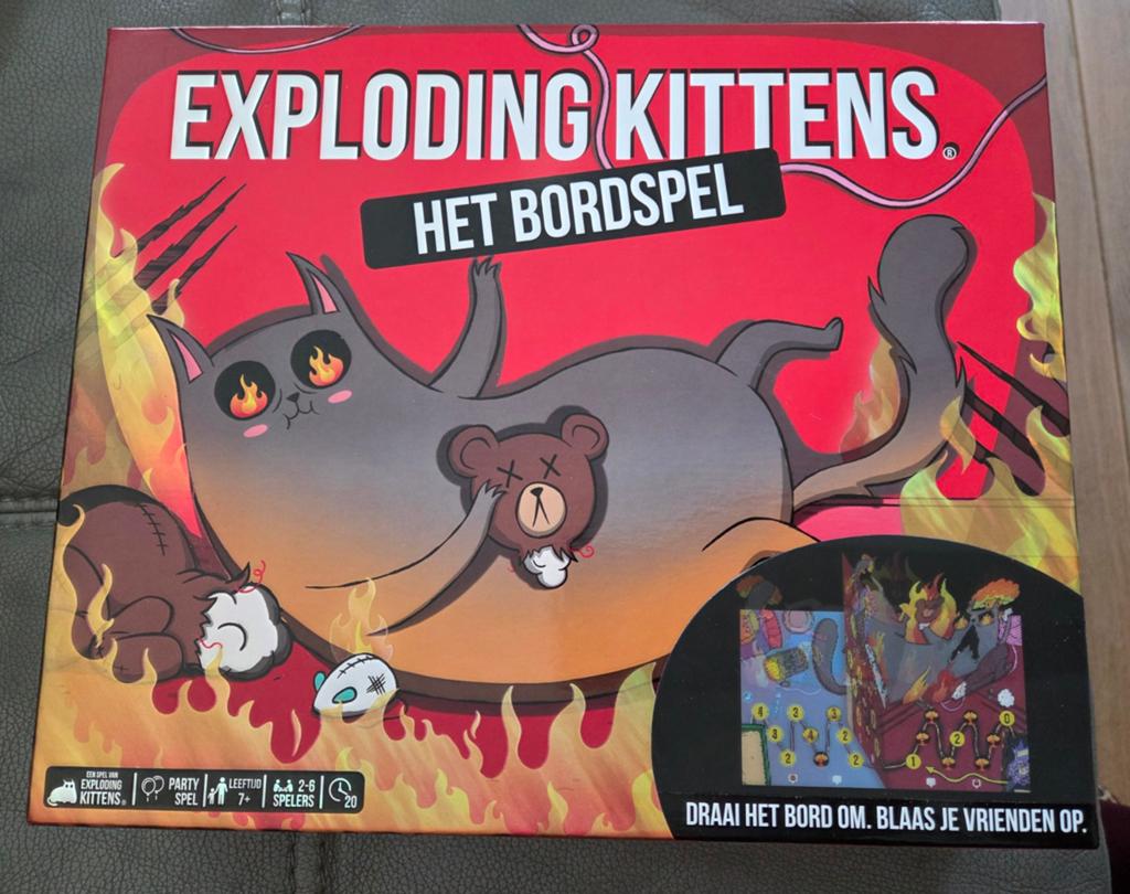 Exploding Kittens: Het Bordspel - Zo goed als nieuw, Vijf spelers of meer, Ophalen of Verzenden, Zo goed als nieuw, Exploding Kittens