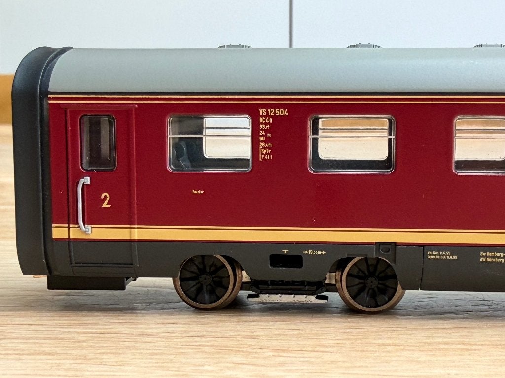 Foto 16 van DB dieseltreinstel VT12.5 - Music Edition (Roco 63136)