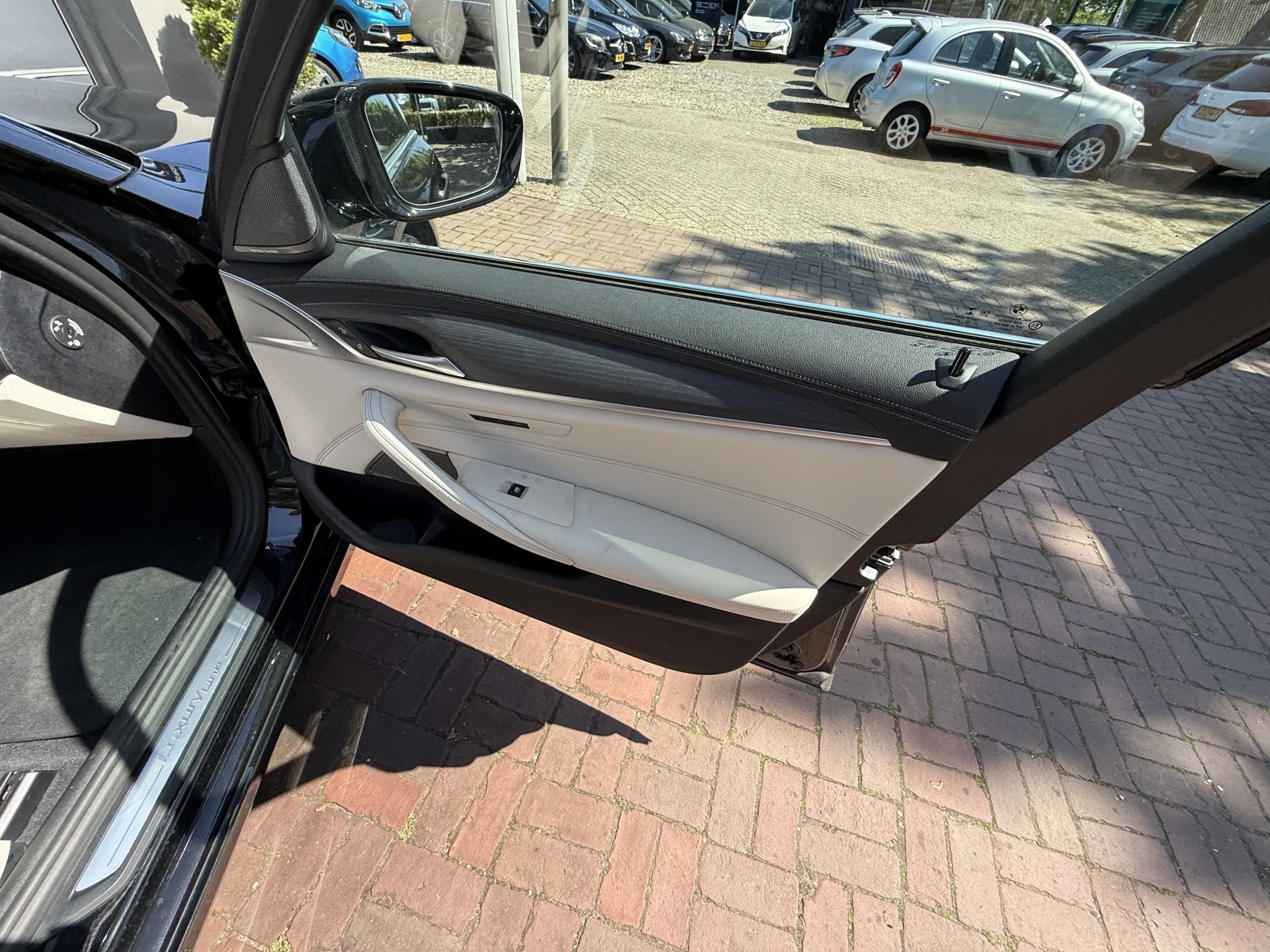 Foto 71 van BMW 5 Serie Touring 520i High Executive | Pano | Leder | 04-