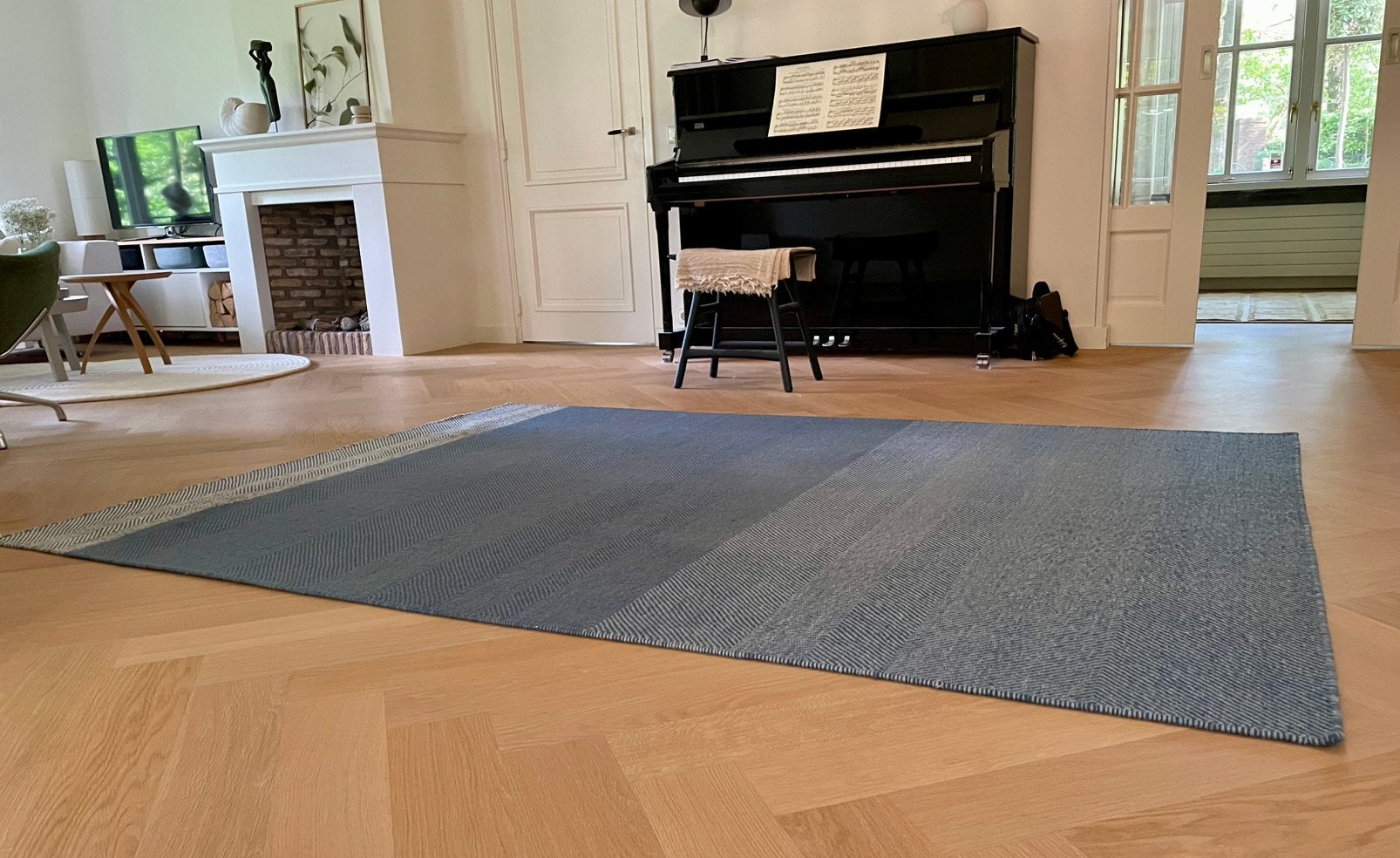 Orgineel Muuto Varjo Rug 240x170 blue, Ophalen, Zo goed als nieuw, Blauw, Tapijt