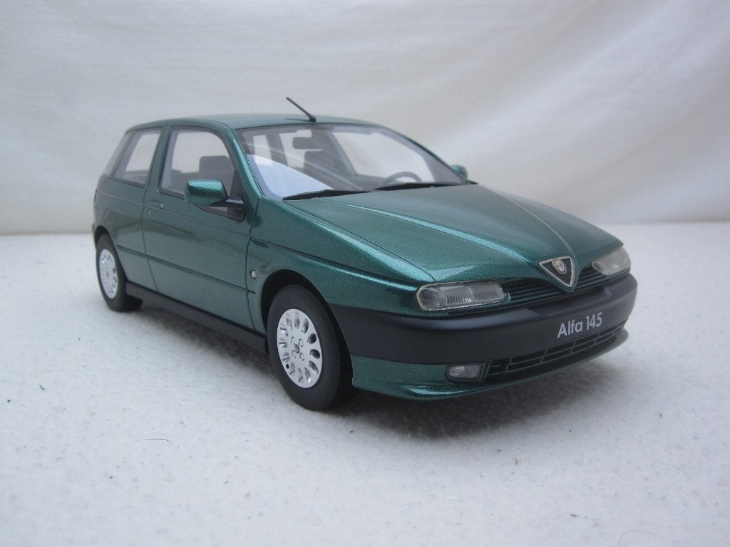 ≥ Alfa Romeo 145 1.6 i.e. 1995 groen metallic 1:18 Mitica - R