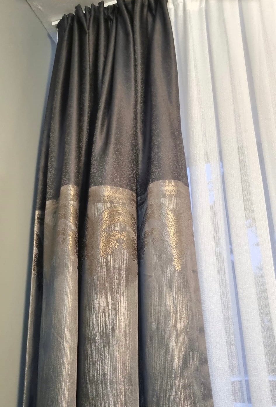 Luxe Gordijnen met Gouden Patroon - Donkergrijs, Ophalen of Verzenden, Zo goed als nieuw, Grijs