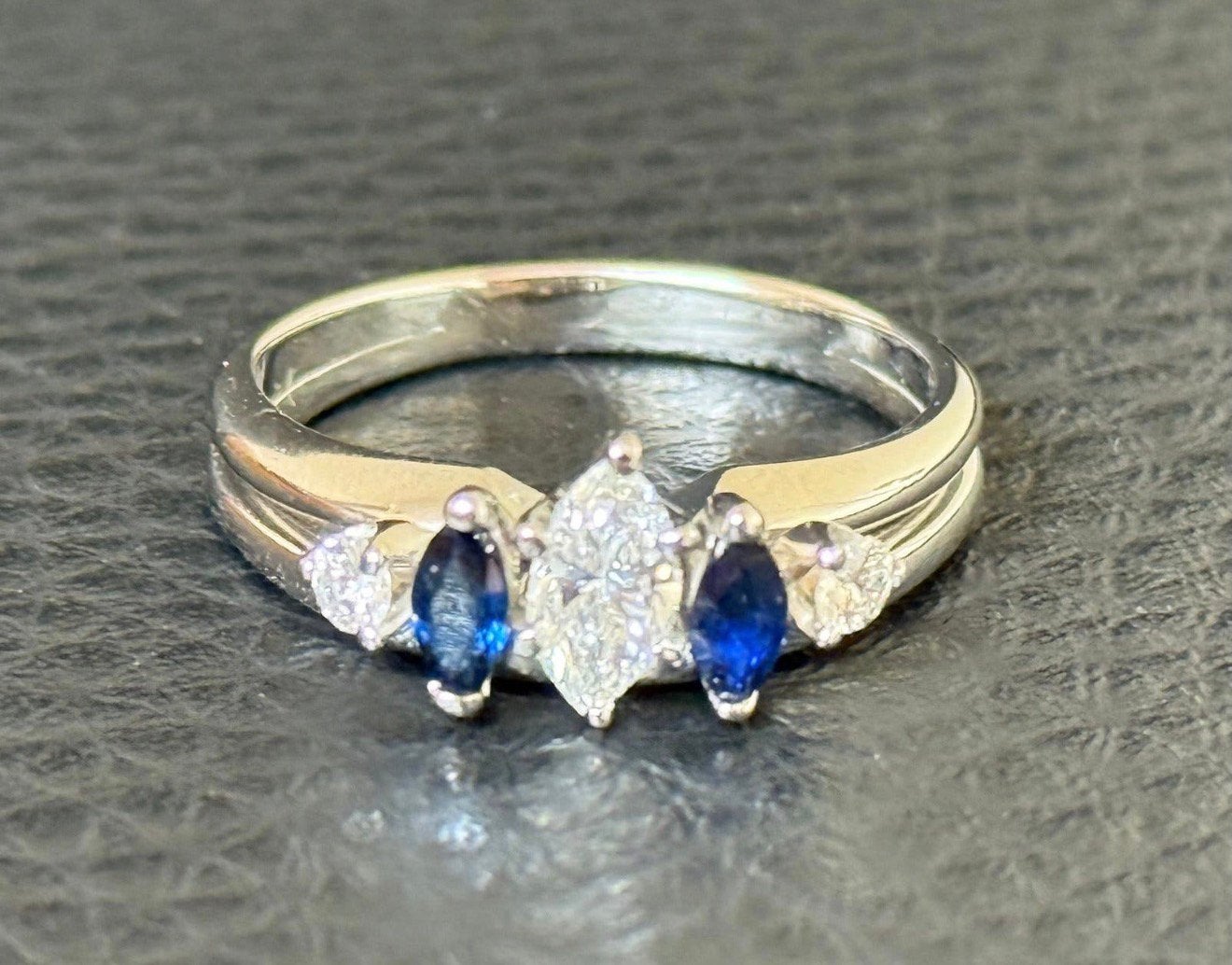 Gouden ring met natuurlijke diamant/ saffier met certificaat, Nieuw, Ophalen of Verzenden, 17 tot 18, Met edelsteen