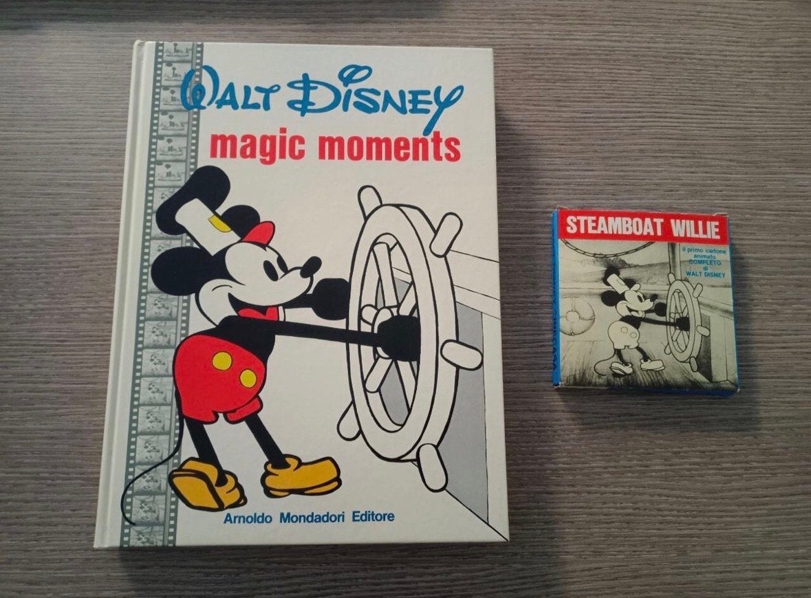 Walt Disney Magic Moments boek en Steamboat Willie film S8, Ophalen of Verzenden, Film- of Tv-bewerking