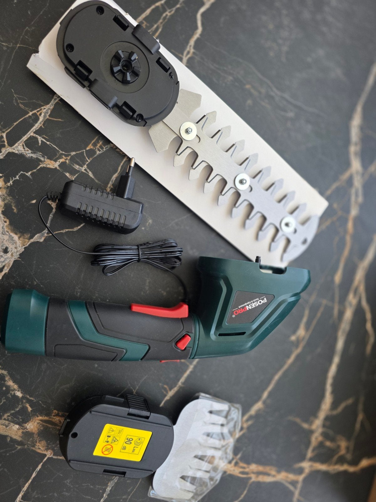 Posenpro Accu Heggenschaar met Oplader en Batterij, Ophalen of Verzenden, Zo goed als nieuw, Accu, Posenpro