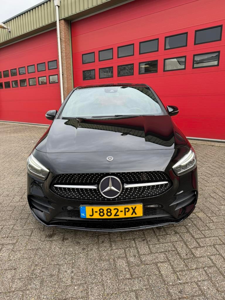 Mercedes-Benz B 180 | Premium Plus | AMG Line | 2020, Auto's, Mercedes-Benz, 4 cilinders, 700 kg, Leder en Stof, Origineel Nederlands