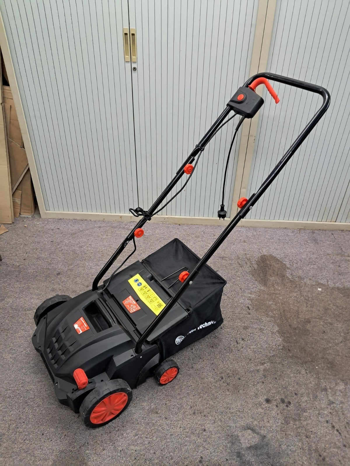 Verticuteer machine als nieuw !!, Ophalen, Zo goed als nieuw