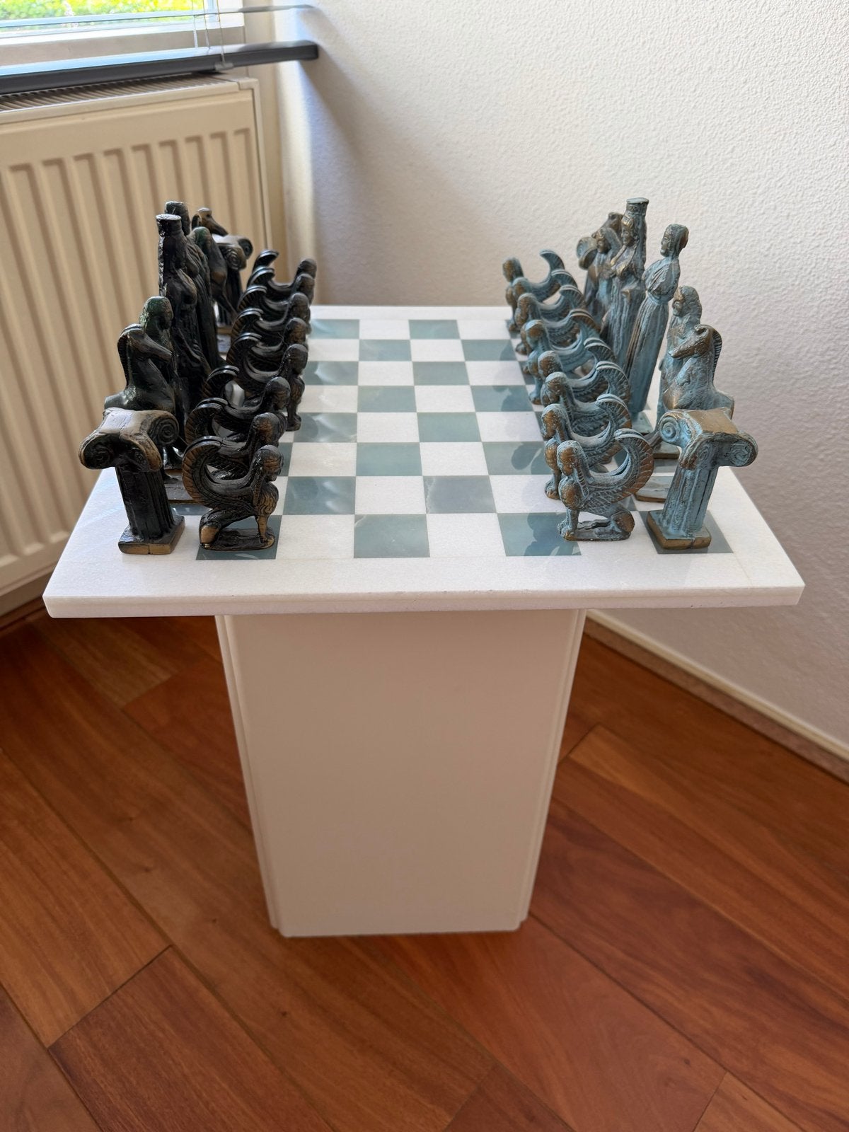 Bijzonder luxe onyx schaakspel met messing schaakstukken, Een of twee spelers, Ophalen, Zo goed als nieuw