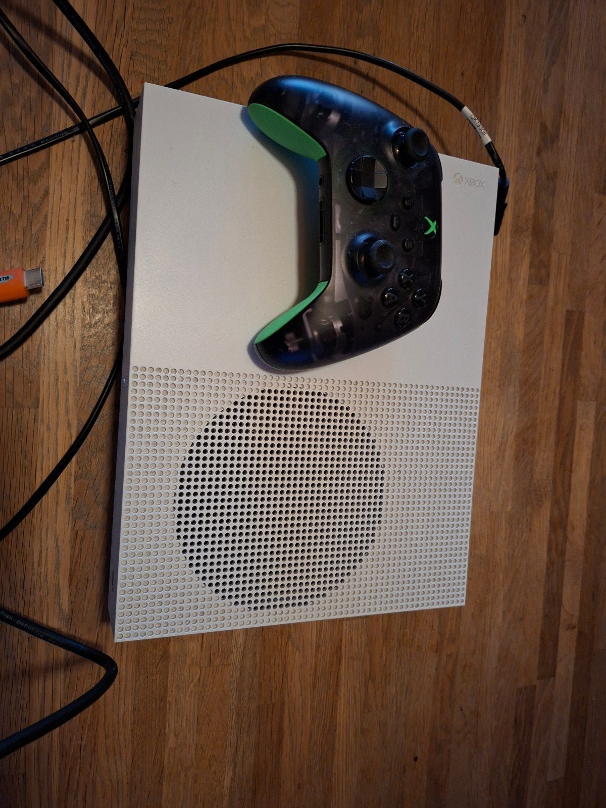 Xbox One S met controller, Spelcomputers en Games, Spelcomputers | Xbox One, 500 GB, Xbox One S, Ophalen of Verzenden, Zo goed als nieuw