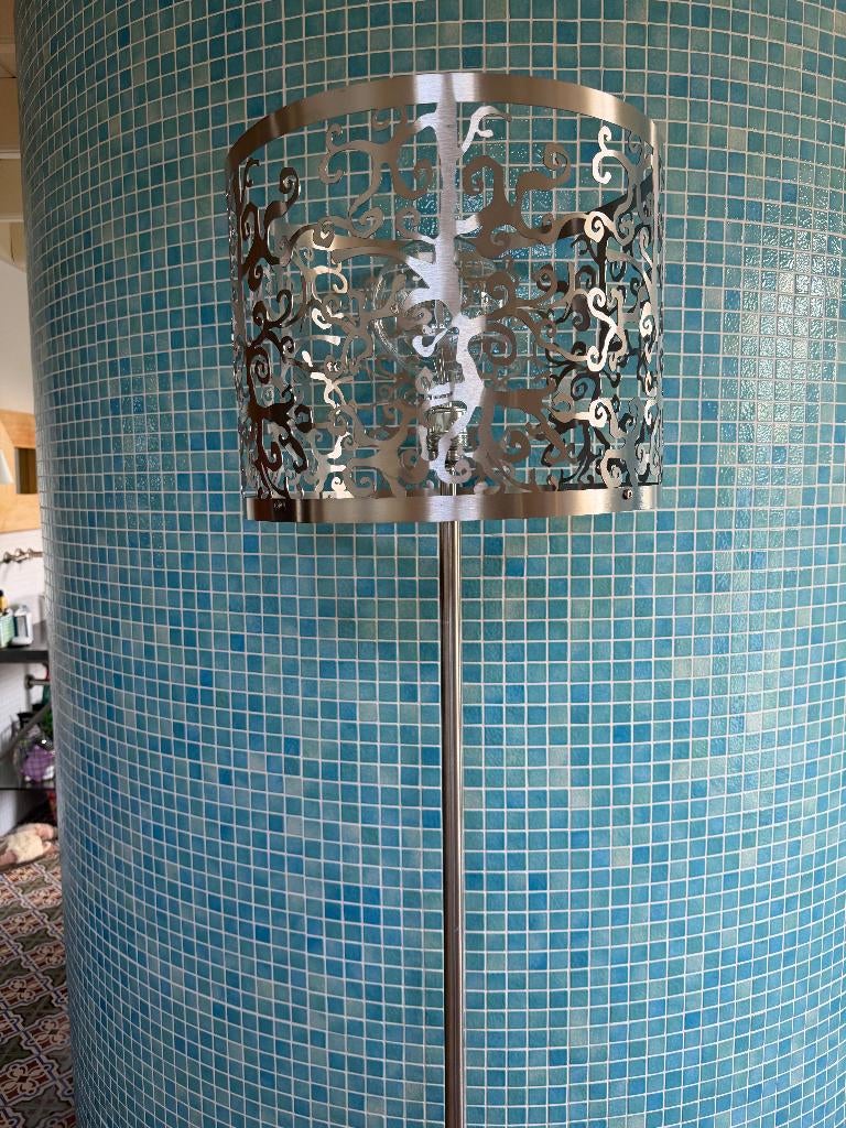 Industriële staande lamp lasergesneden patroon, Ophalen, Zo goed als nieuw, Design modern, 150 tot 200 cm