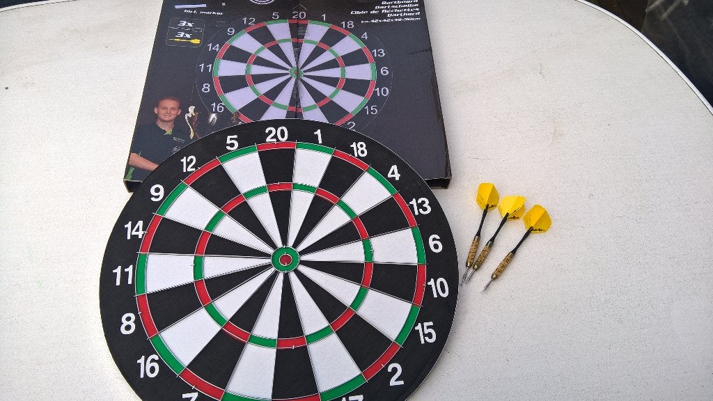 TE koop aangeboden mooi darts bord pijlen.nieuw, Ophalen of Verzenden, Zo goed als nieuw, Dartbord met pijlen, Soft tip