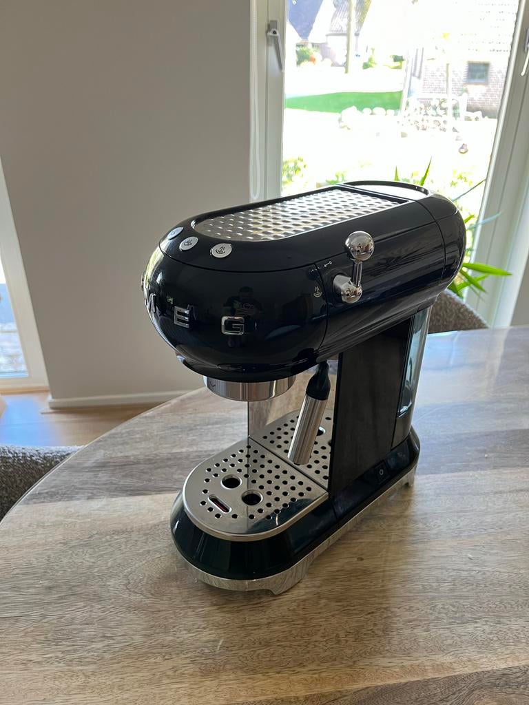 Nieuwe SMEG Espressomachine - Stijlvol en Compact, Witgoed en Apparatuur, Koffiezetapparaten, Afneembaar waterreservoir, Espresso apparaat