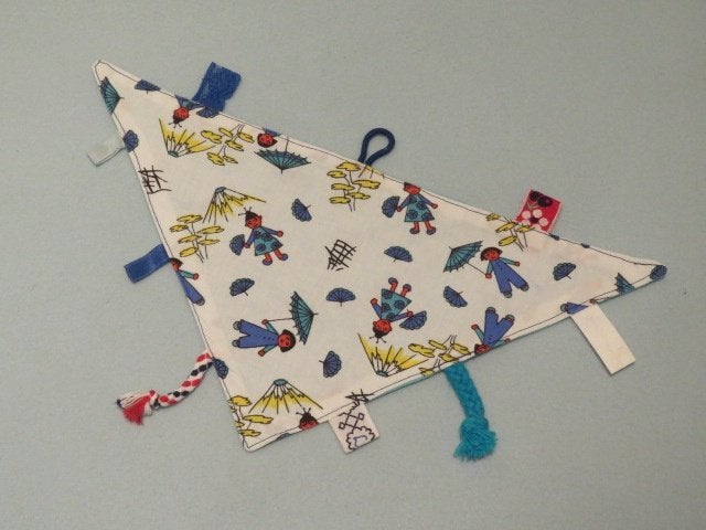 Nieuw handgemaakt labeldoekje knuffeldoekje met chineesjes 1, Handgemaakt, Overige typen, Nieuw, Ophalen of Verzenden