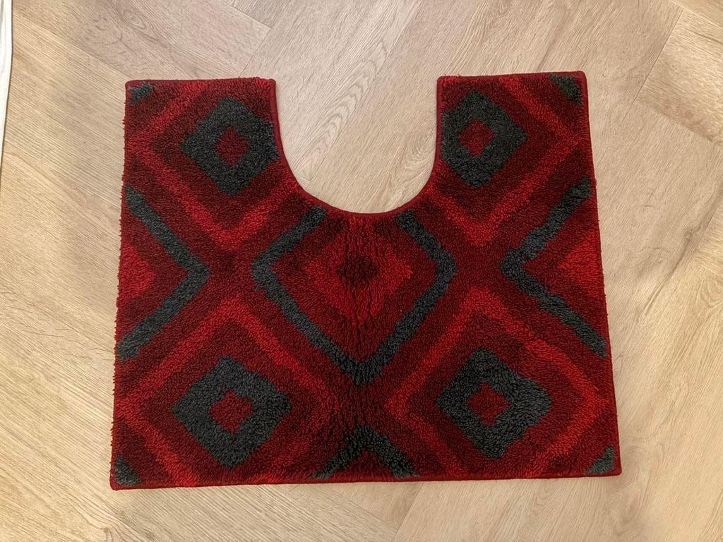 Toilet mat met uitsparing rood / grijs geruit 50x60cm, Ophalen, Zo goed als nieuw, Rood, Overige typen