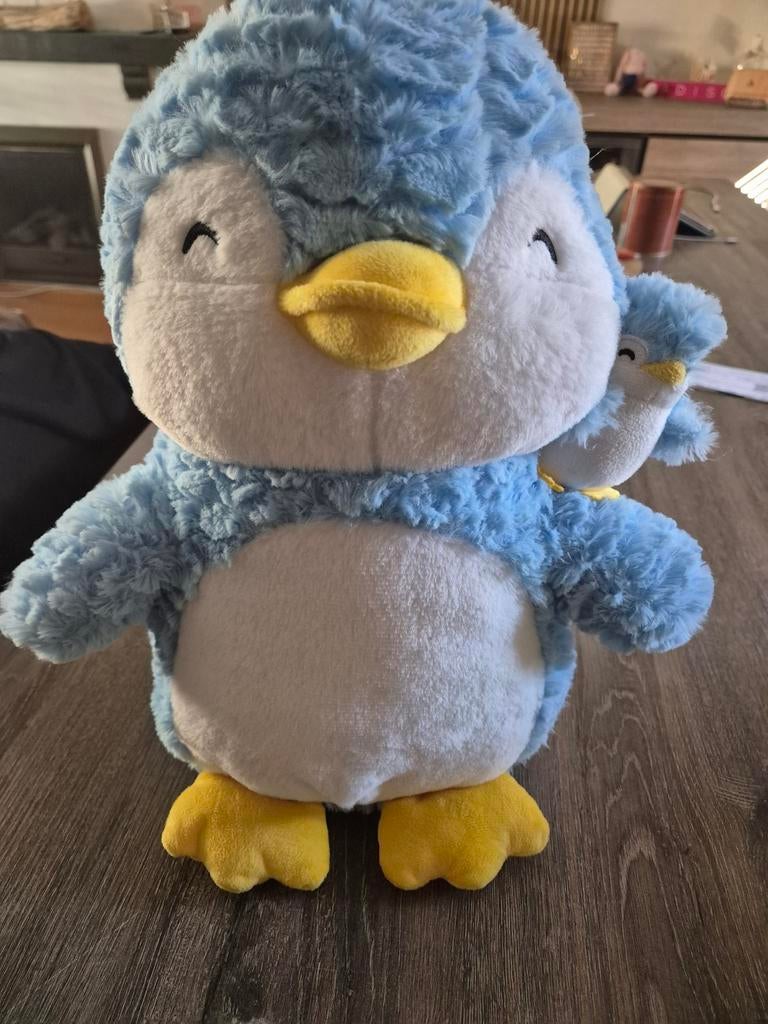 Schattige blauwe pinguïn knuffel met baby pinguïn, Pinguïn, Blauw, Ophalen of Verzenden, Middelgroot (20 tot 80 cm)