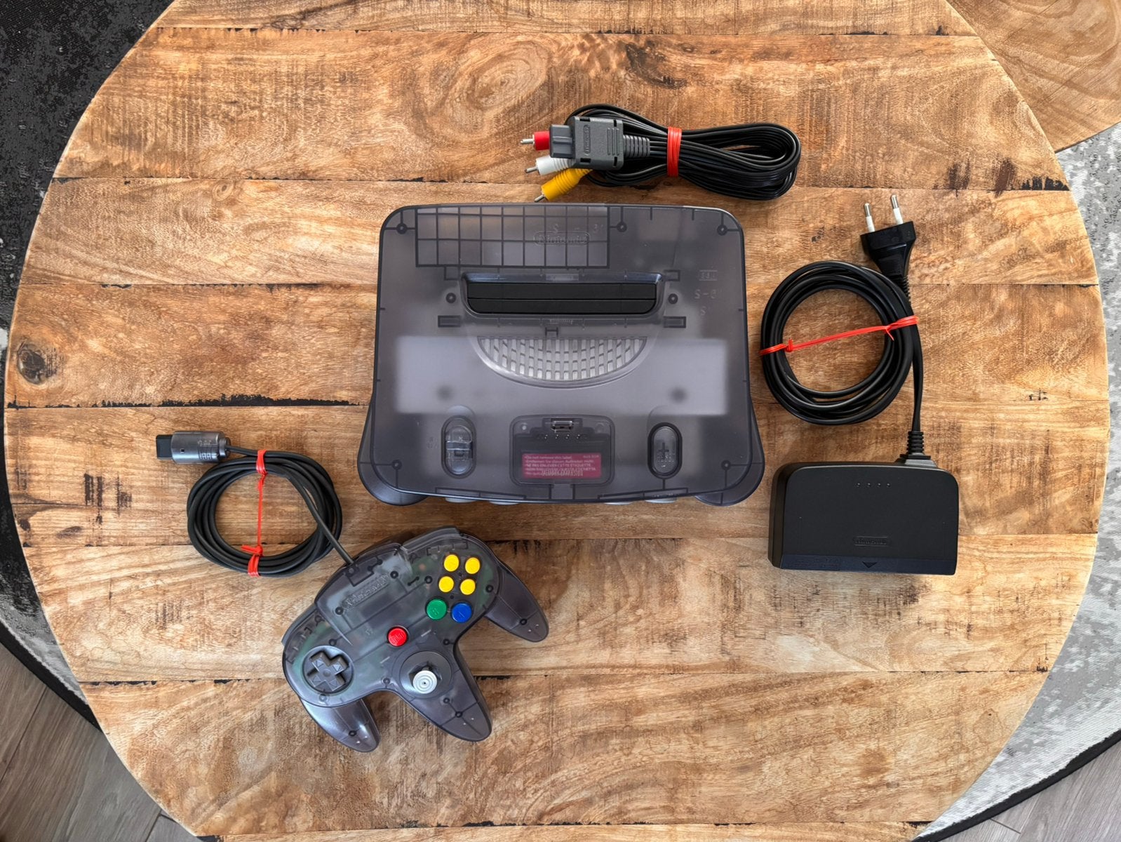 Nintendo 64 Funtastic Smoke Grey set compleet, Spelcomputers en Games, Spelcomputers | Nintendo 64, Ophalen of Verzenden, Zo goed als nieuw