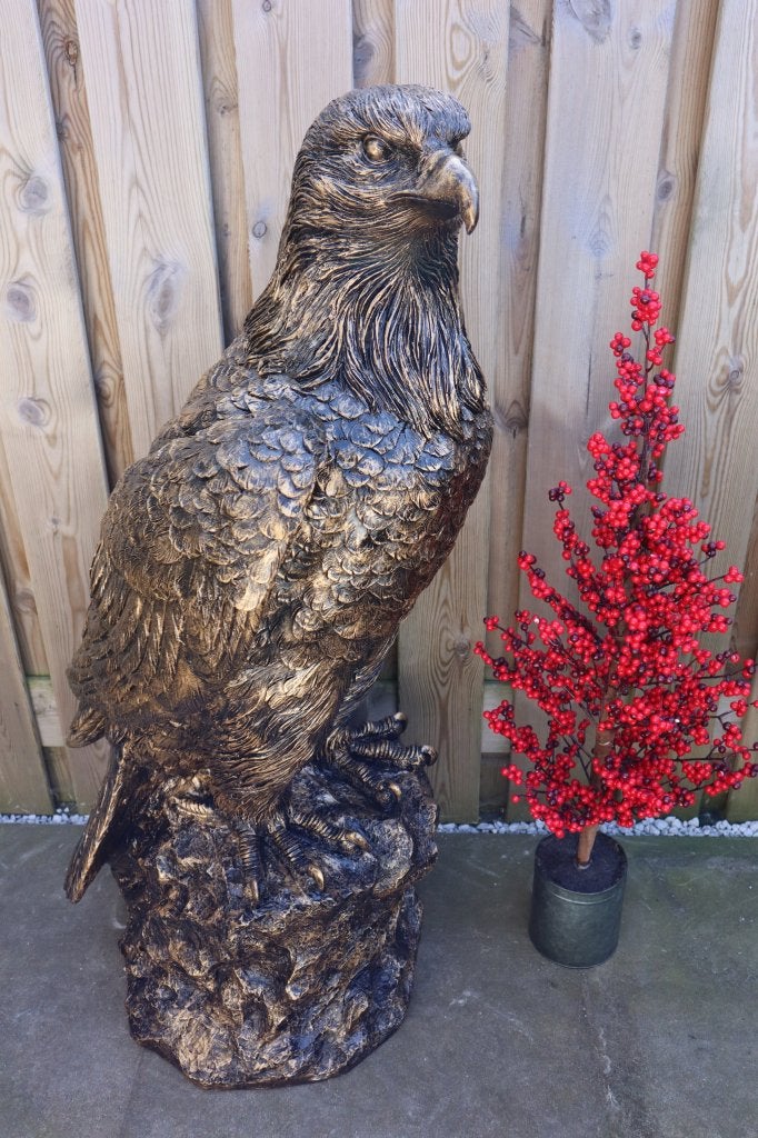 Arend beeld op stam goud 120 cm | tuinbeeld & woondecoratie, Dierenbeeld, Kunststof, -, -