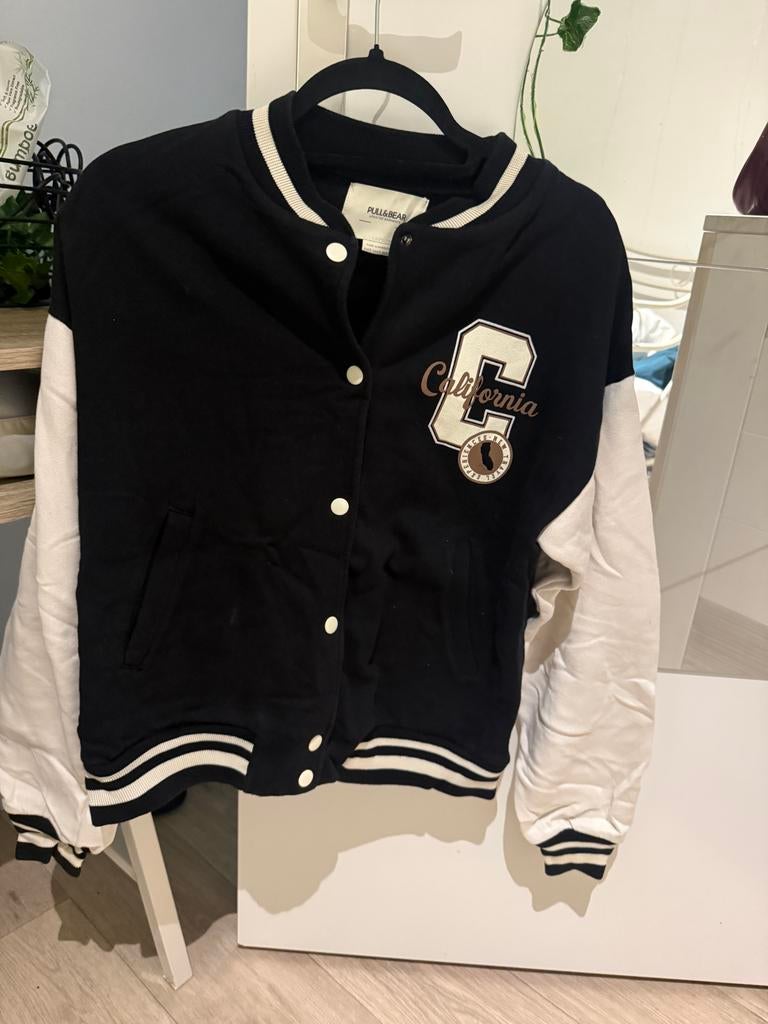 Pull&Bear Varsity Jacket Zwart/Wit Maat S, Ophalen of Verzenden, Zo goed als nieuw, Maat 36 (S), Zwart