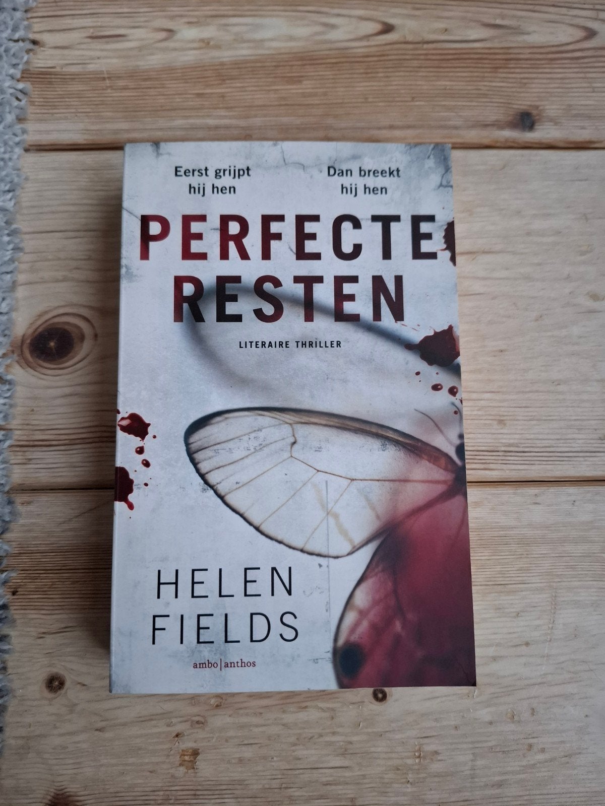 Helen Fields - Perfecte resten (als nieuw), Ophalen of Verzenden, Zo goed als nieuw, Helen Fields
