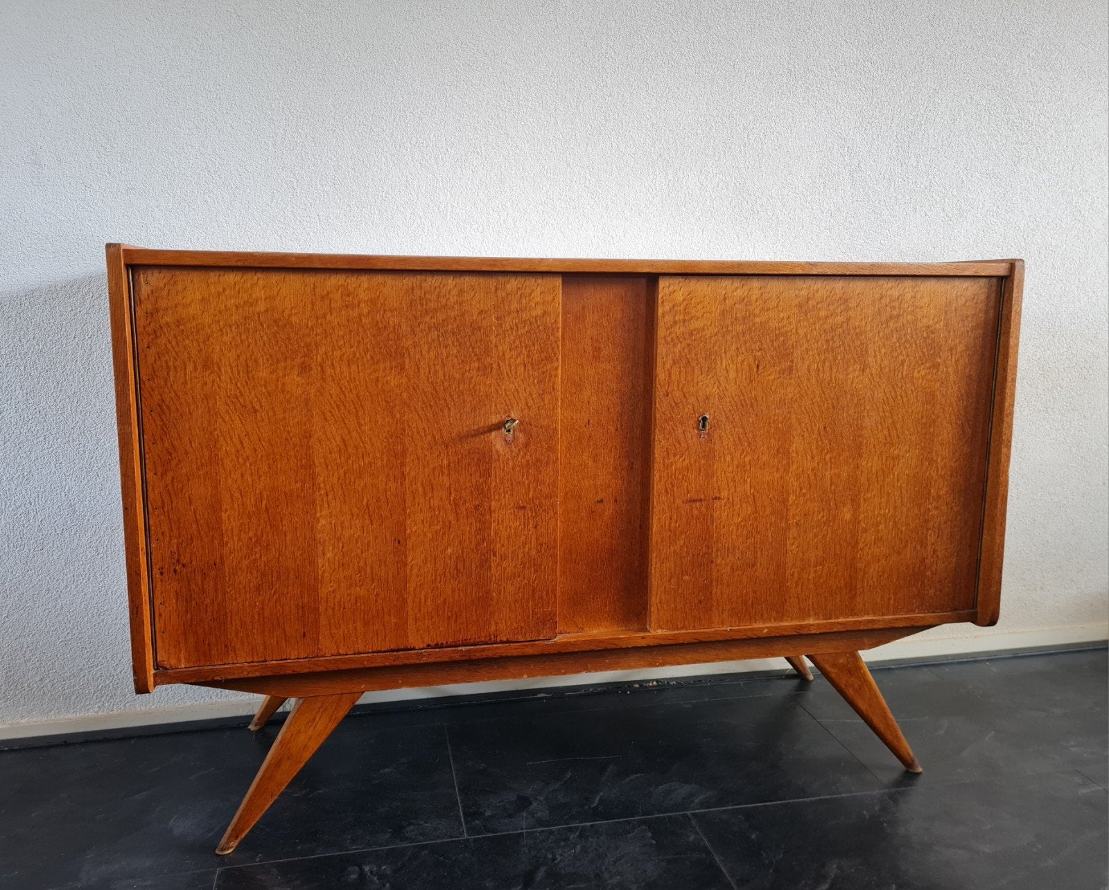 Prachtige retro vintage klein dressoir kast, Huis en Inrichting, Ophalen, Gebruikt, 150 tot 200 cm, Minder dan 100 cm