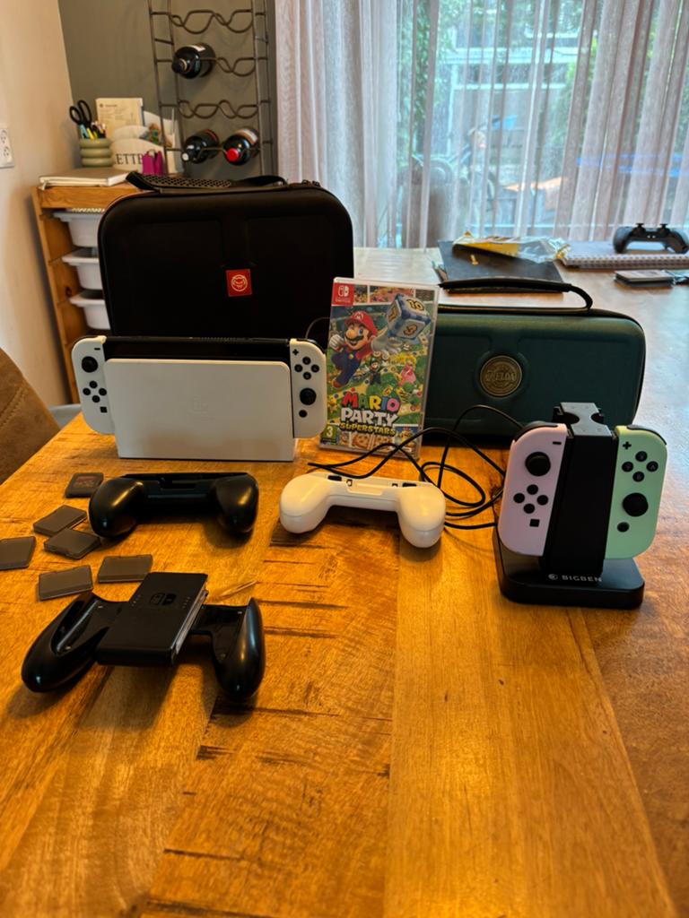 Nintendo Switch Oled + alles wat je nodig hebt!!, Ophalen of Verzenden, Zo goed als nieuw, Met 1 controller, Switch OLED