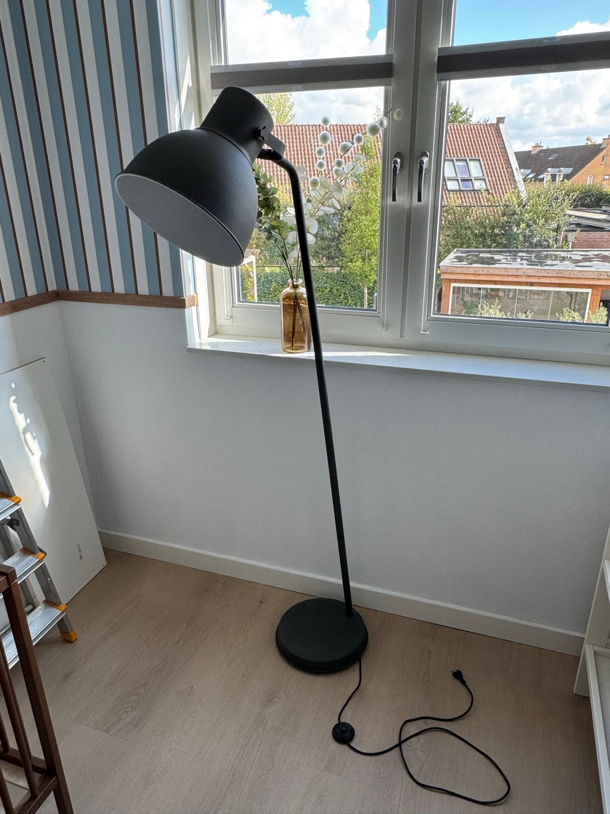 Stijlvolle zwarte vloerlamp - Zo goed als nieuw, Huis en Inrichting, Ophalen, E27 (groot), Zo goed als nieuw, Metaal