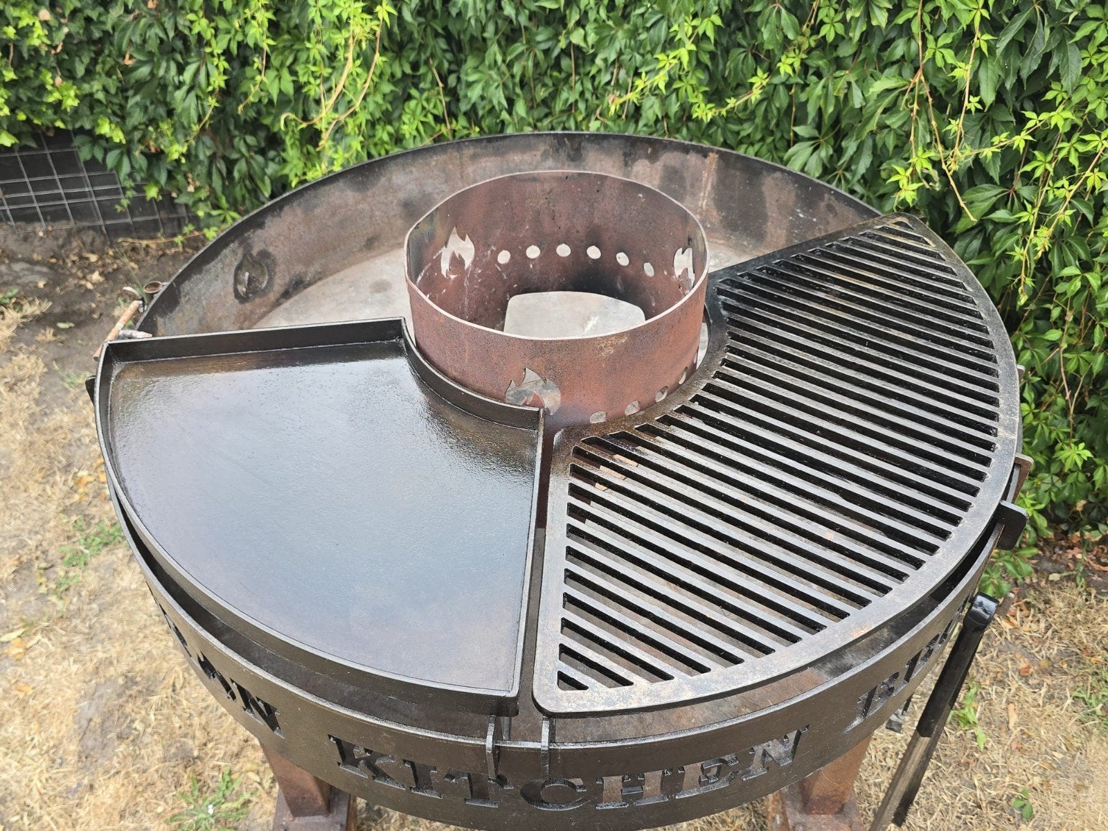 Dikke ijzeren verrijdbare BBQ - Iron Kitchen 90 cm, Tuin en Terras, Ophalen, Gebruikt, Iron Kitchen