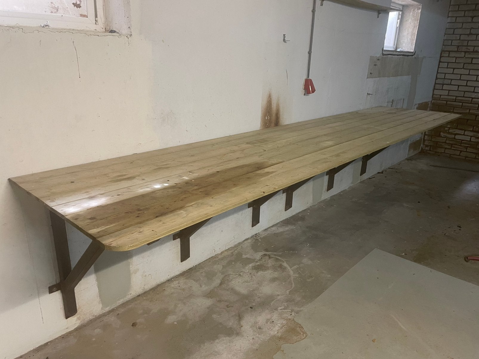 Stevige grote werkbank / wandwerkbank hout / stalen beugels., Ophalen, Gebruikt, 170 cm of meer