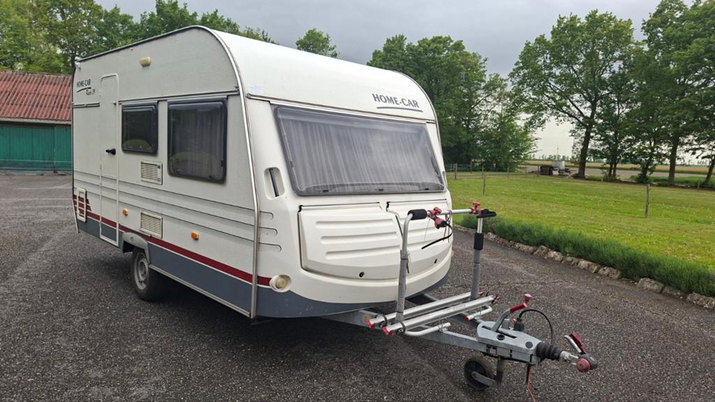 Te koop nog nette caravan Homecar Racer 39 uit 1999, Home-car, Standaardzit, Particulier, 5 tot 6 meter