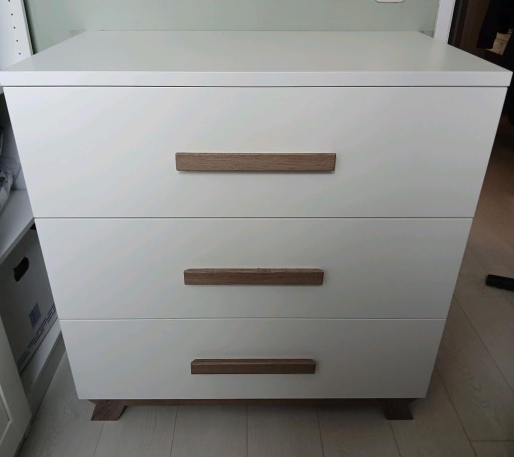 Commode met wandplank bergen wit, Kinderen en Baby's, Kinderkamer | Commodes en Kasten, Zo goed als nieuw, Commode, 90 tot 105 cm