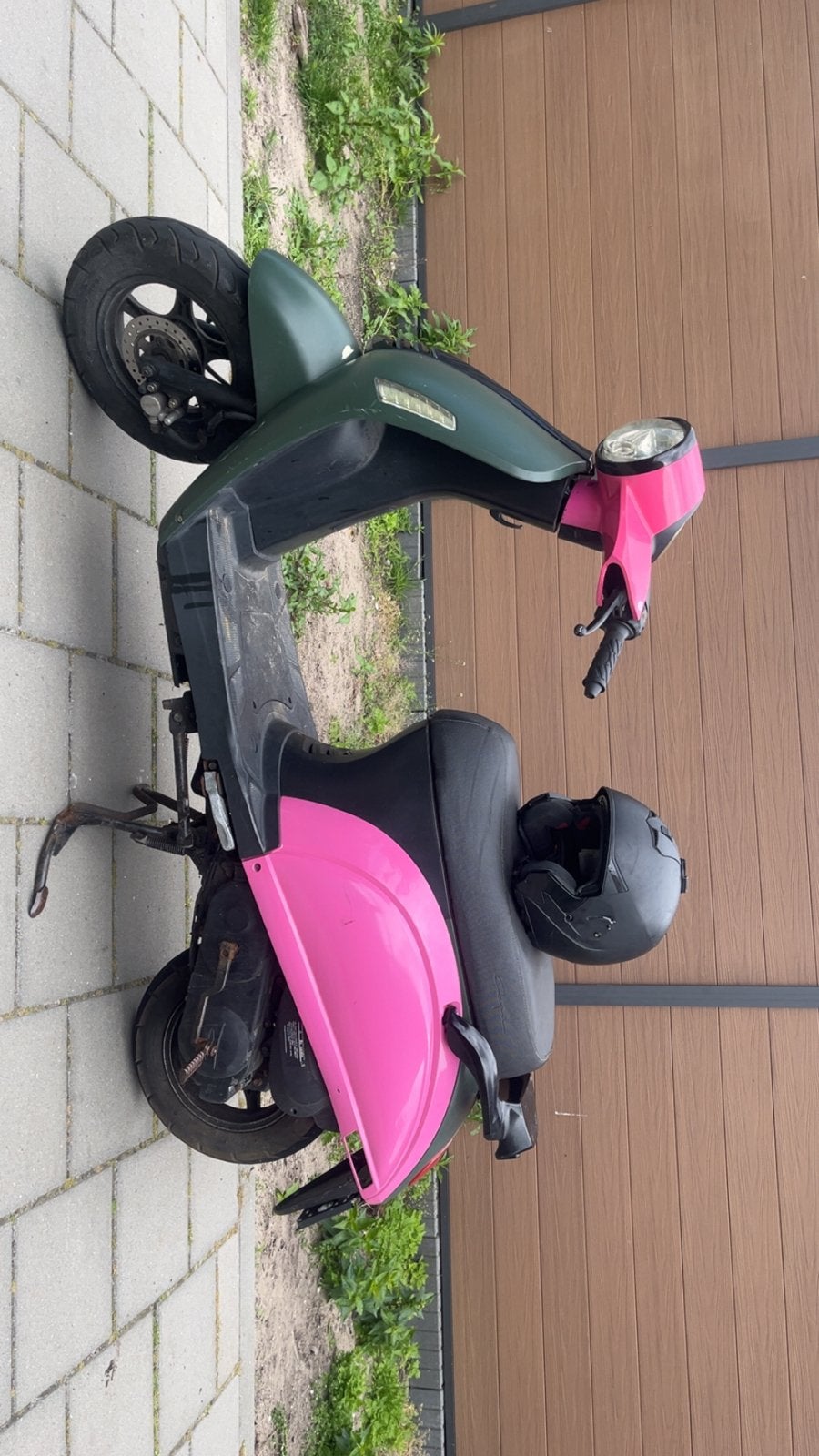 Capri scooter (rijd niet!) roze/groen te kooprijd niet, Ophalen