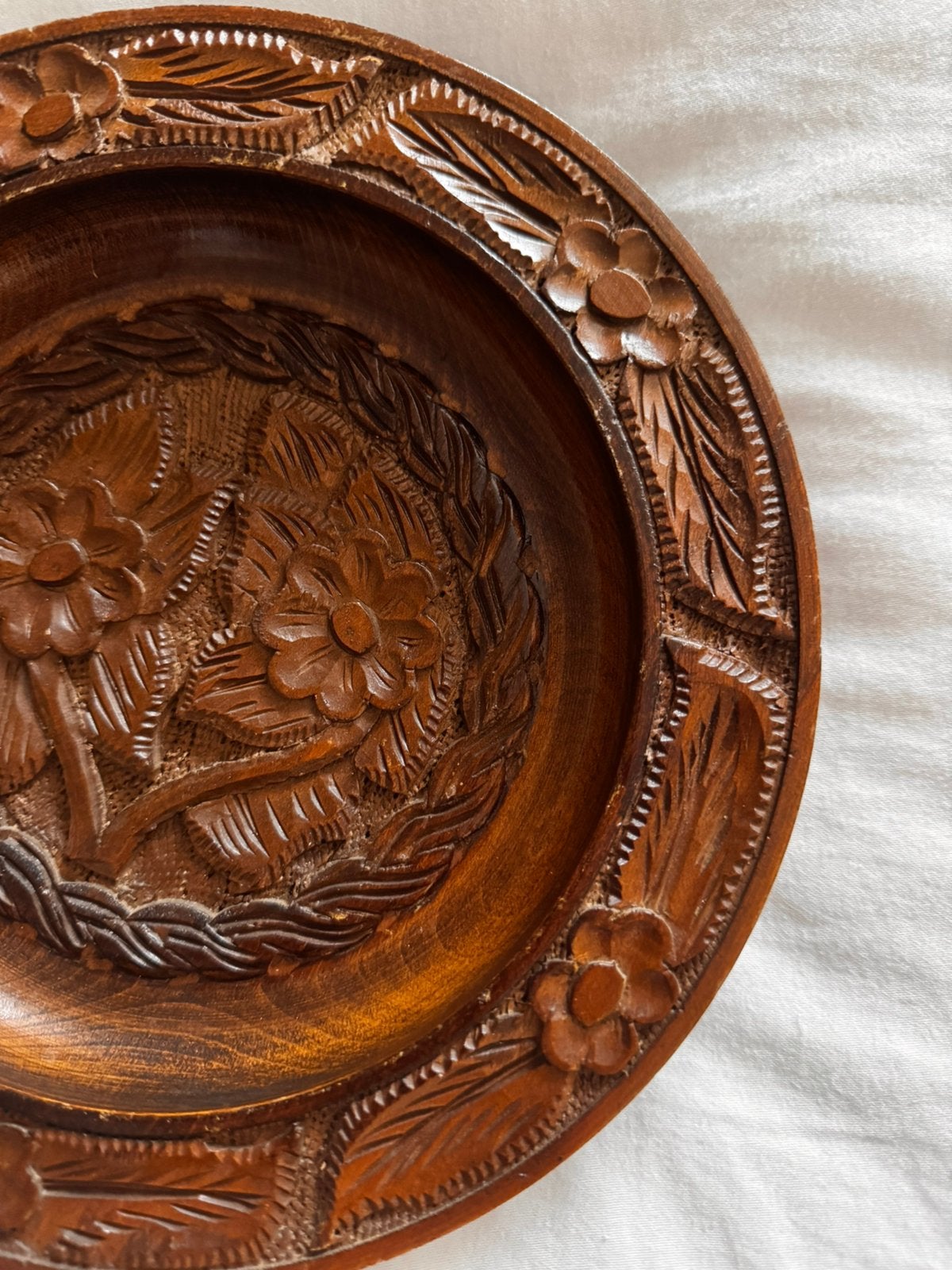 Vintage houten schaal 24 cm – prachtig houtsnijwerk, Ophalen of Verzenden