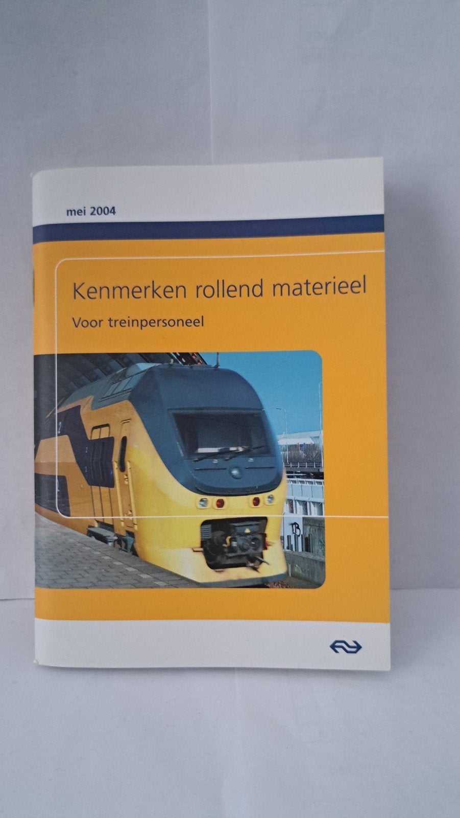 Kenmerken Rollend Materieel mei 2004, Verzamelen, Spoorwegen en Tramwegen, Ophalen of Verzenden, Zo goed als nieuw, Trein, Overige typen