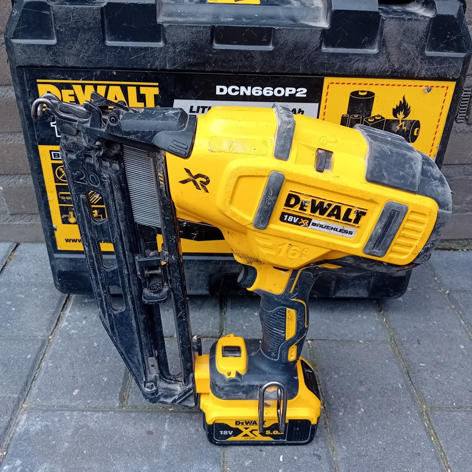 DeWALT DCN660N Accu afwerktacker 18V, Doe-het-zelf en Verbouw, Ophalen of Verzenden, Gebruikt