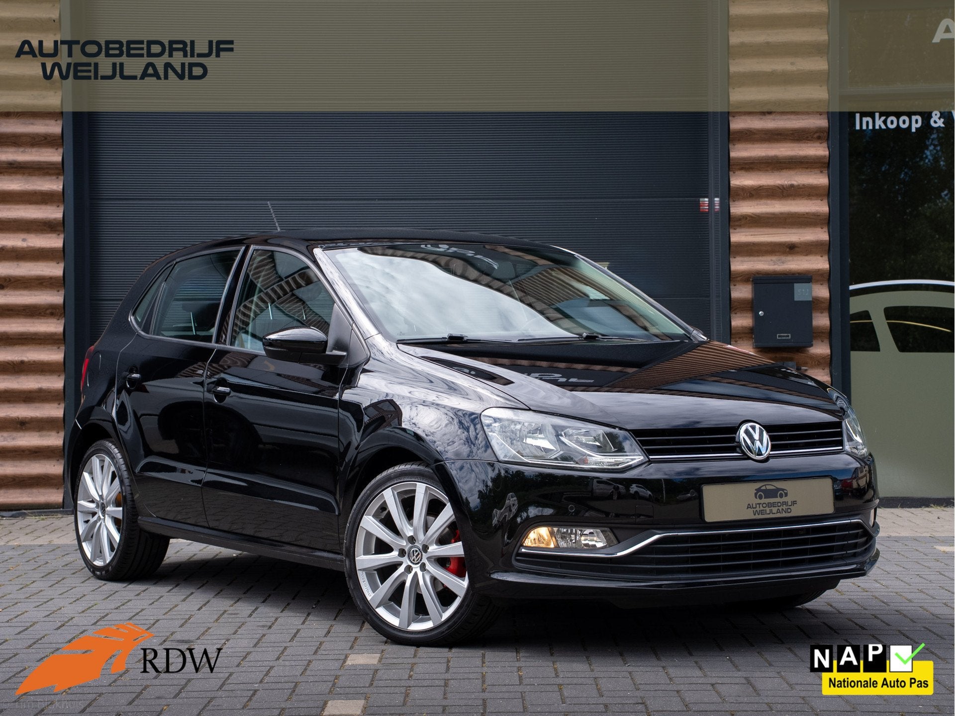 Volkswagen Polo 1.2 TSI Comfortline Business R AUTOMAAT I 2d, Stof, 4 cilinders, 1039 kg, Zwart