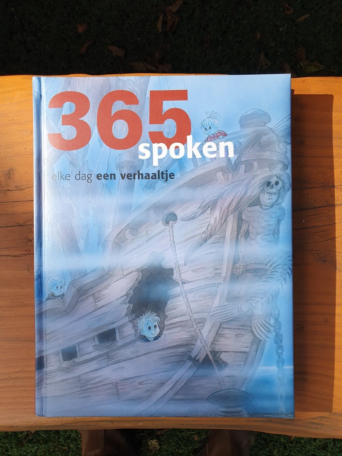 halloween voorlees boek kinderen 365 spoken, Ophalen of Verzenden, Zo goed als nieuw