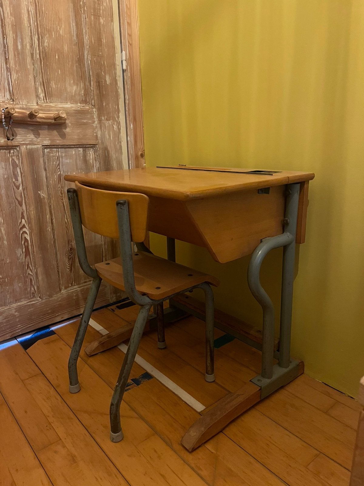 Schoolbankje met stoeltje jaren 60 vintage, Ophalen, Gebruikt, Tafel(s) en Stoel(en)