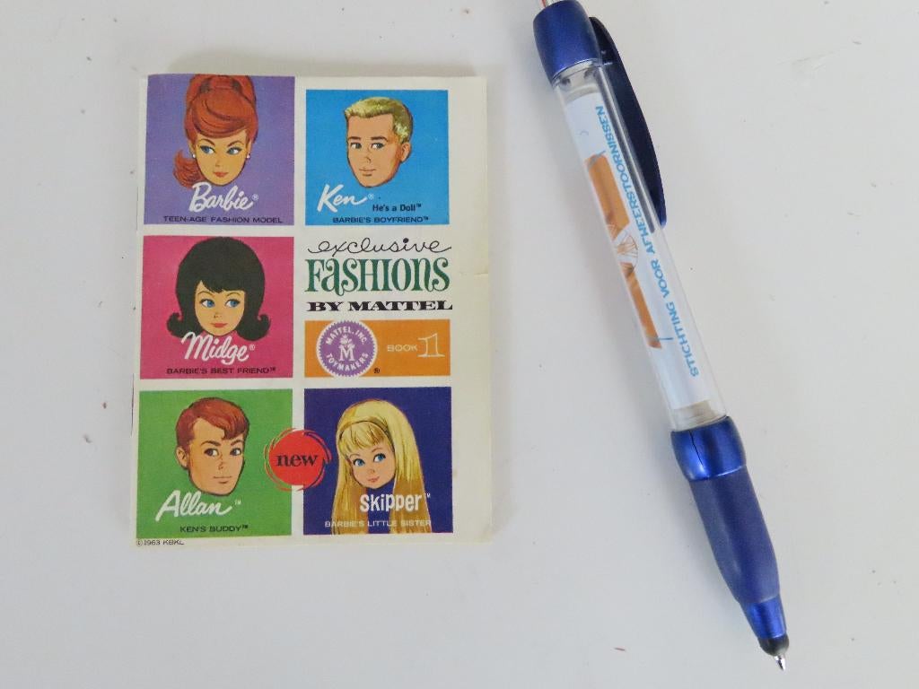 vintage mini boekje kleding Barbie Fashion by Mattel 1963, Verzamelen, Verzenden, Gebruikt, Overige typen