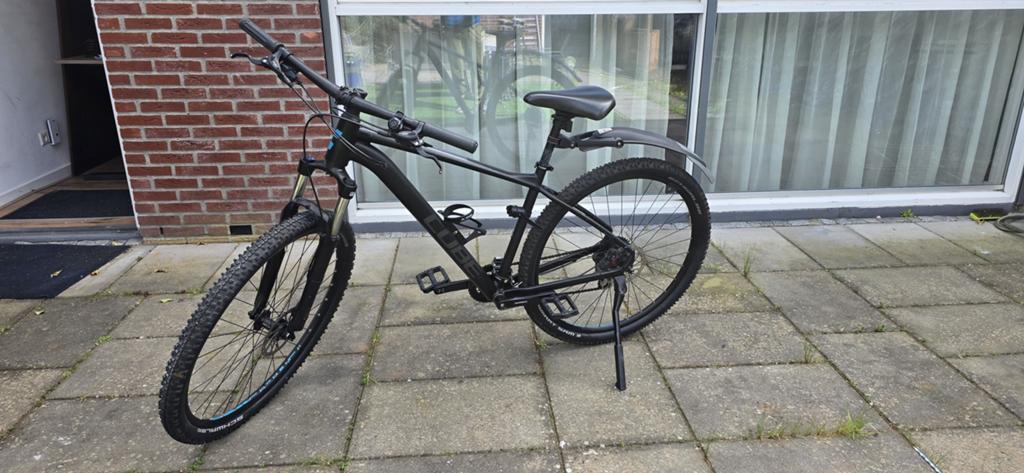 Mountainbike CUBE AIM RACE BLACK/AZURE, Fietsen en Brommers, Fietsen | Jongens, Ophalen, Zo goed als nieuw, 26 inch of meer