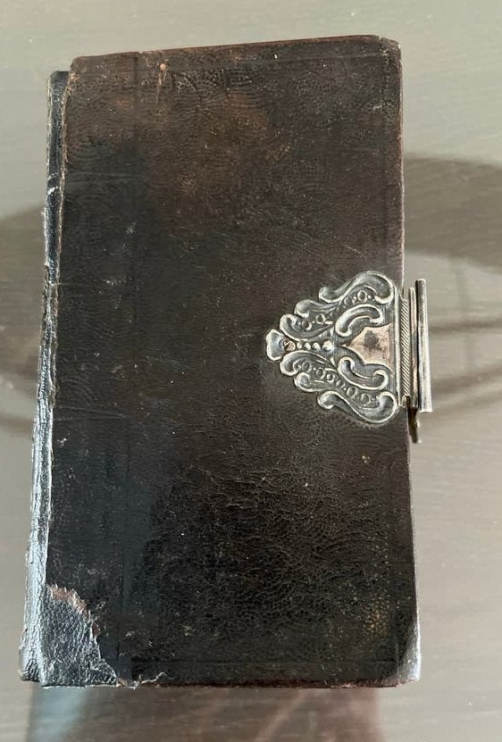 Antiek Bijbel Nieuwe Testament 1832 met zilveren slot, Ophalen